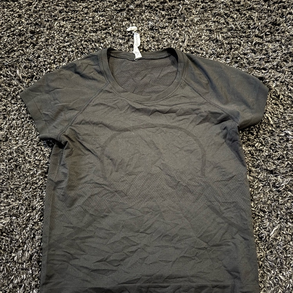 Lulu black workout tee
